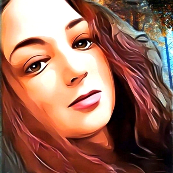 Meet your Posher, Debra - Picture 1 of 6